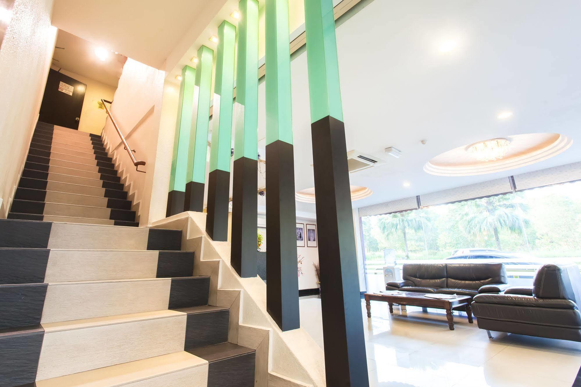 Lavender Inn Nusa Bestari Johor Bahru Buitenkant foto